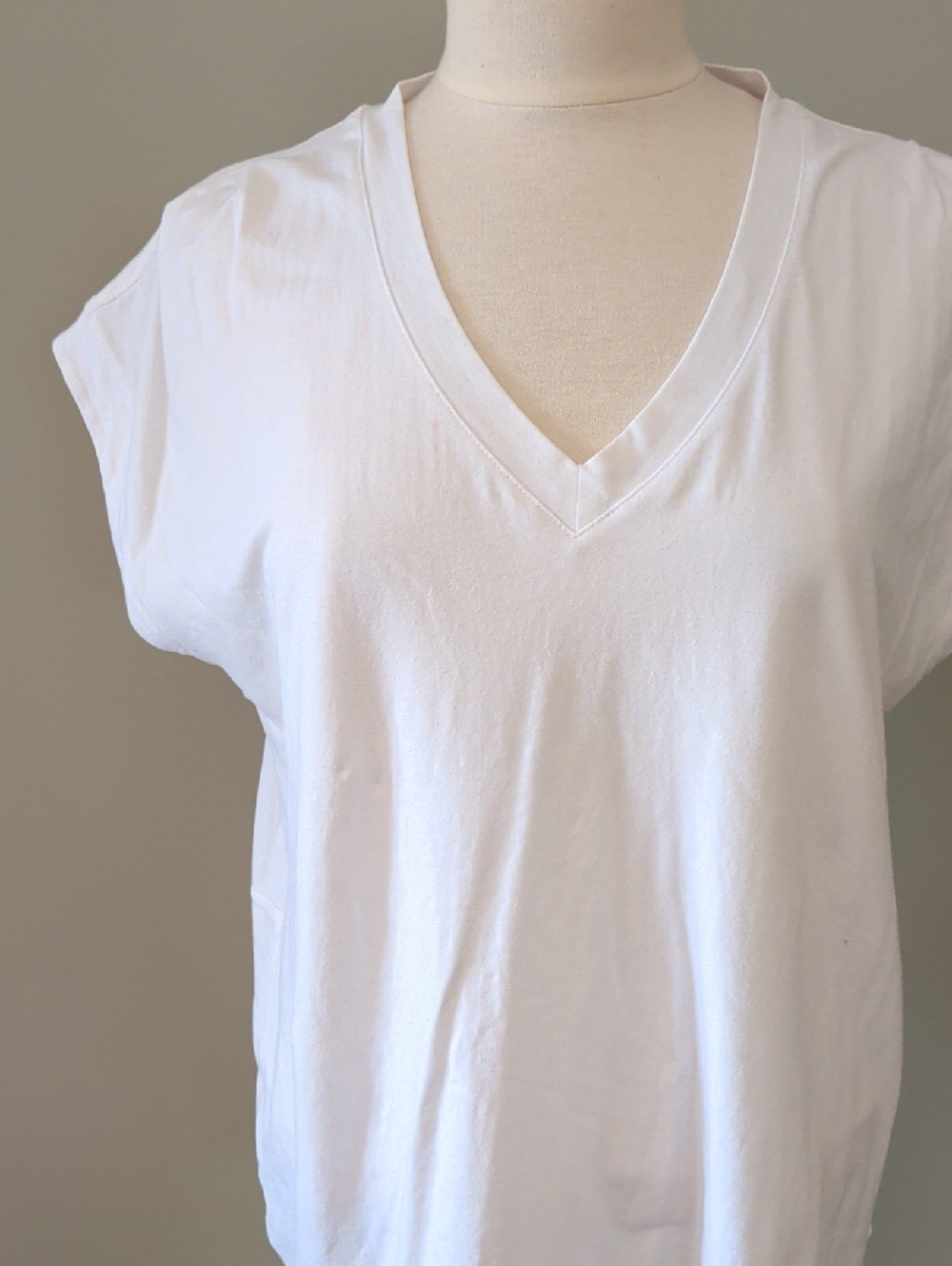 Athleta White V‑Neck Cap Sleeve Tee With Twist Knot On The Back. Medium